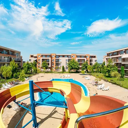 Nessebar And شقة